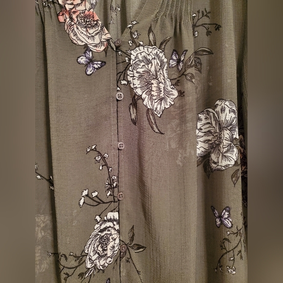 🌟3 for $25-Green floral button up blouse - Picture 3 of 7